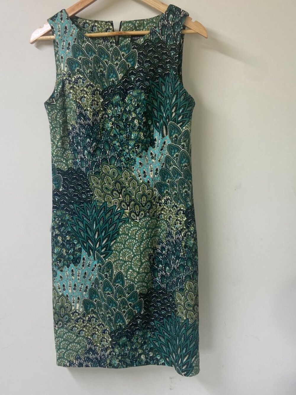 Connected Apparel Women's Sheath Sleeveless Green Peacock Print Dress Size 8